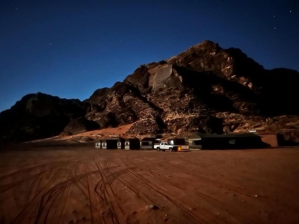 Wadi Rum Sky Tours & Camp Екстер'єр фото