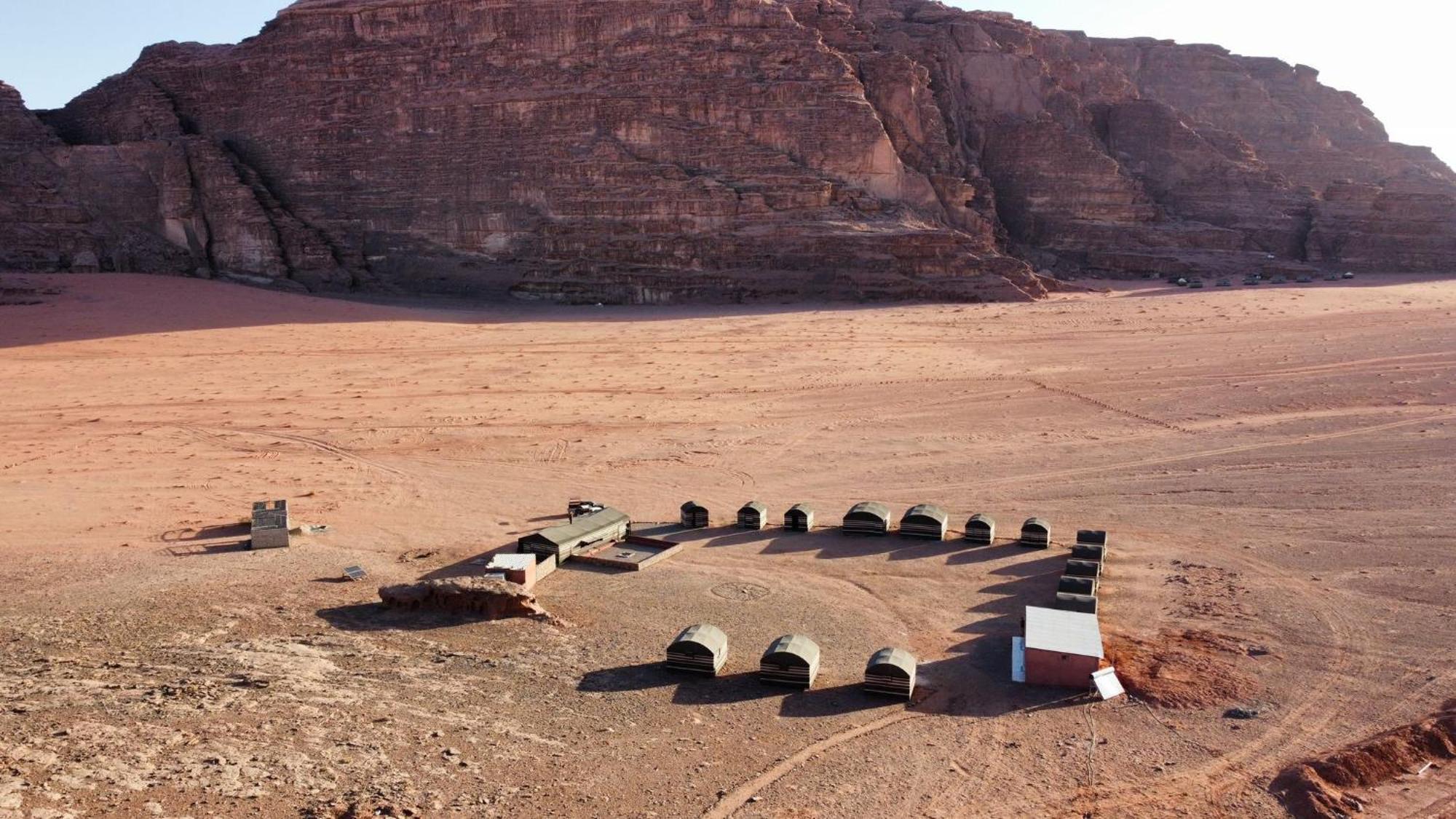 Wadi Rum Sky Tours & Camp Екстер'єр фото