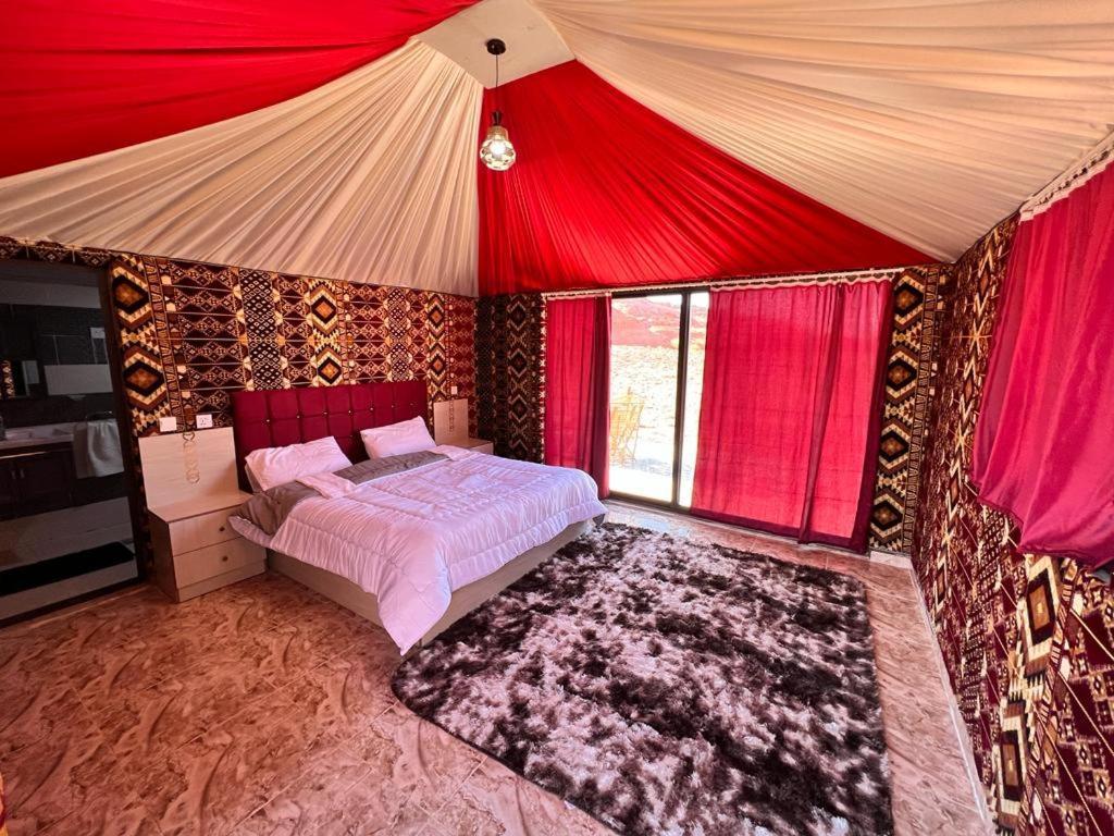 Wadi Rum Sky Tours & Camp Екстер'єр фото
