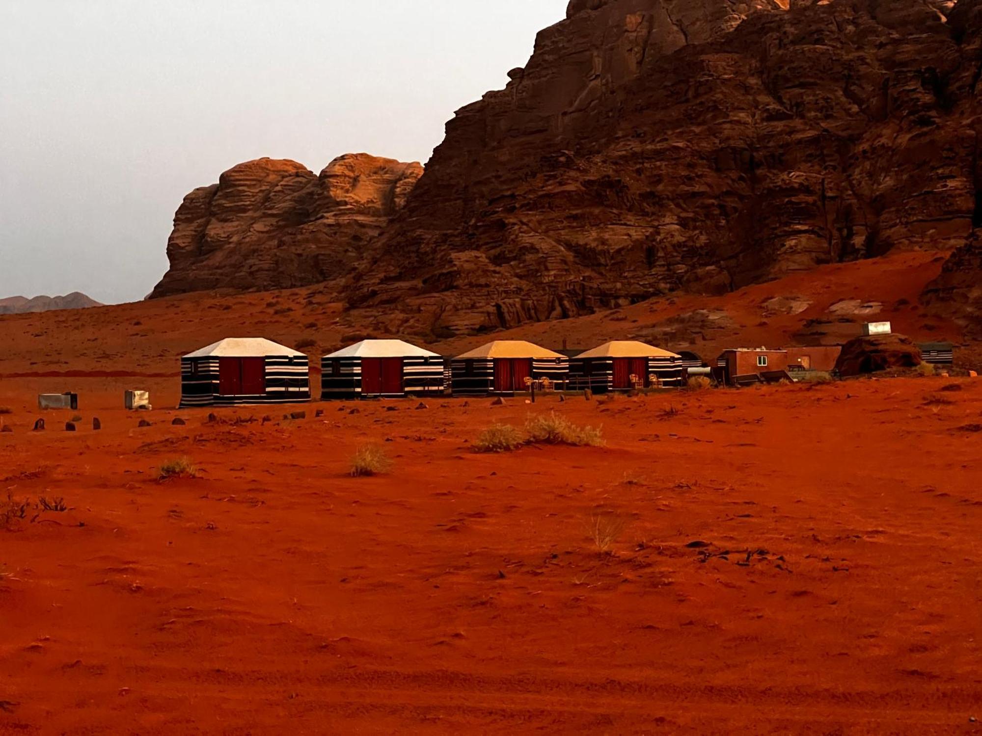 Wadi Rum Sky Tours & Camp Екстер'єр фото