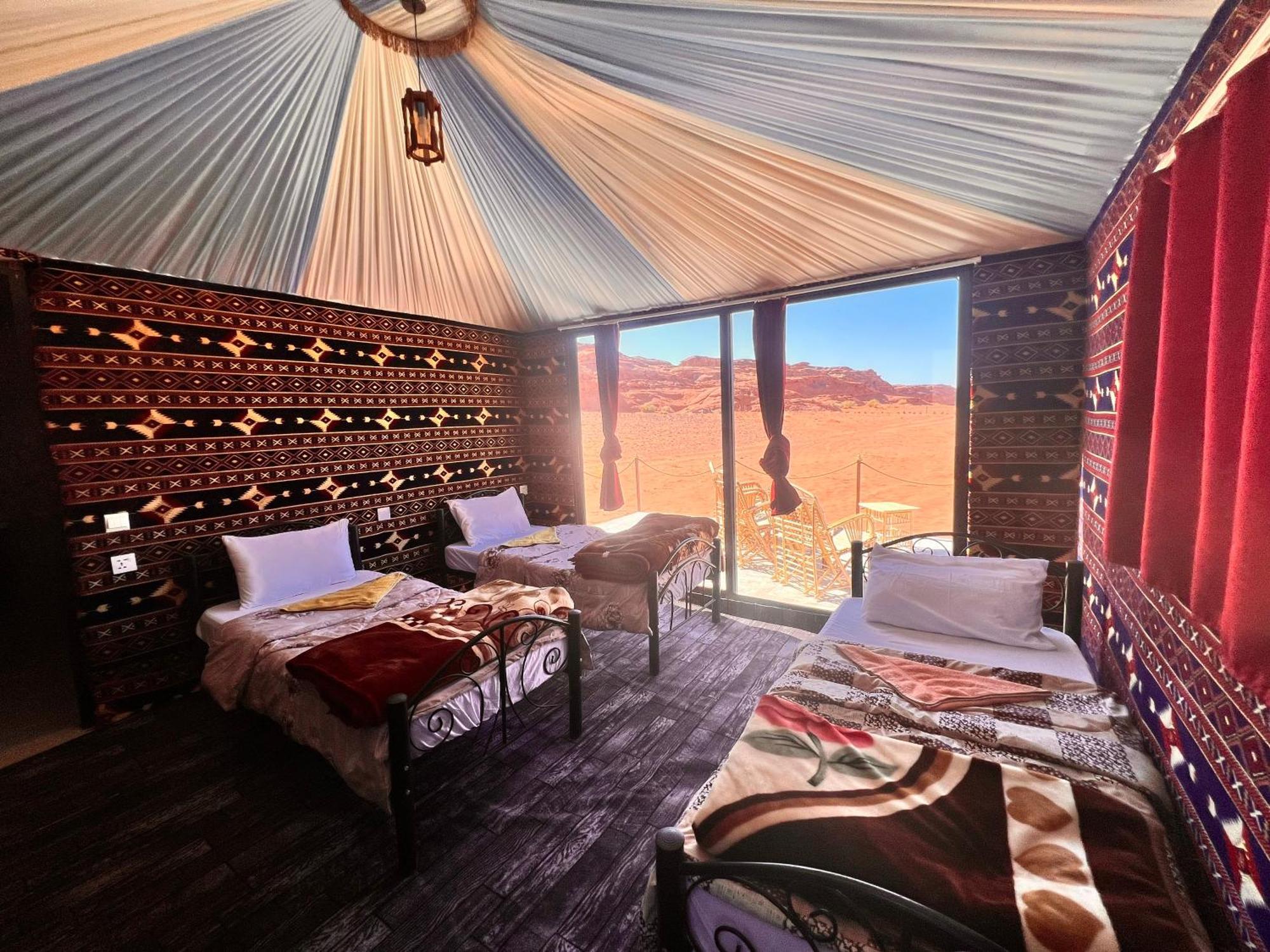 Wadi Rum Sky Tours & Camp Екстер'єр фото